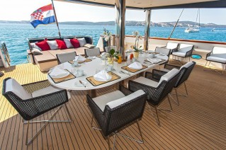 Sailing yacht NAVILUX -  Aft deck Al Fresco Dining